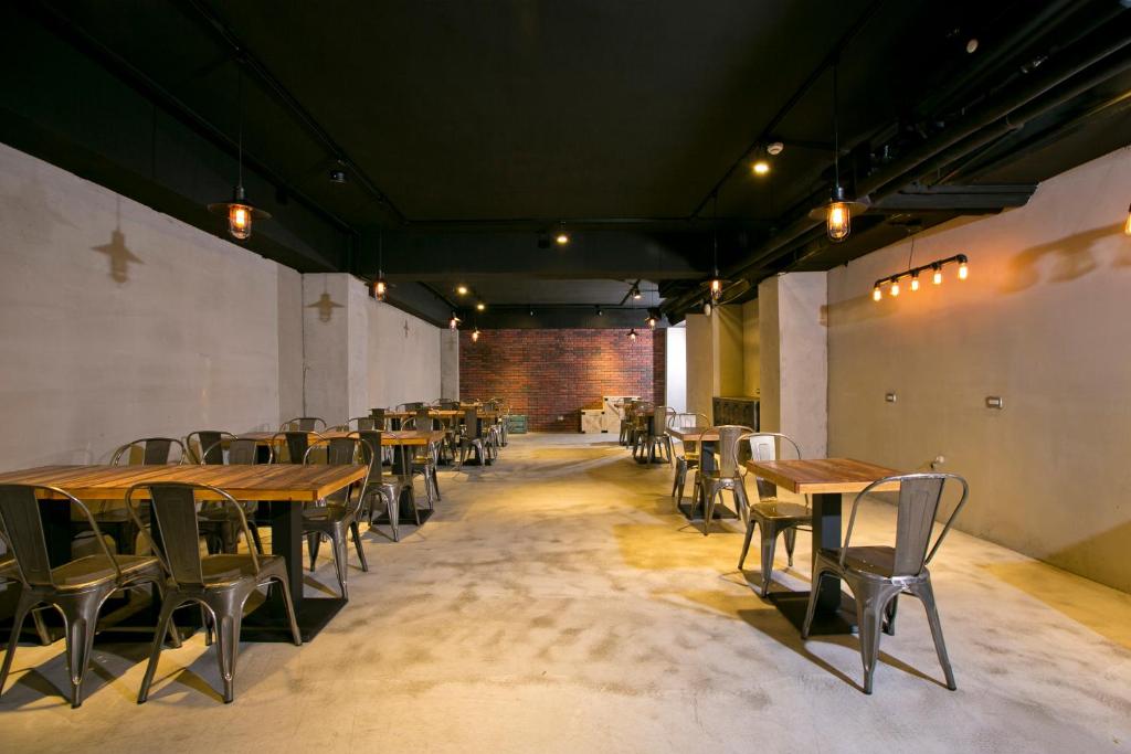 a row of wooden tables and chairs in a room at York Hotel in Taipei