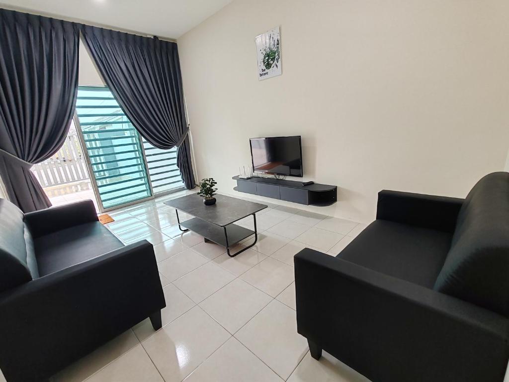 TV a/nebo společenská místnost v ubytování EcoPutra Stay