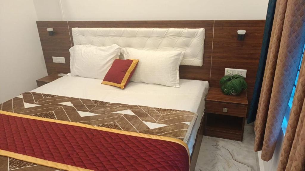 Postel nebo postele na pokoji v ubytování portede munnar