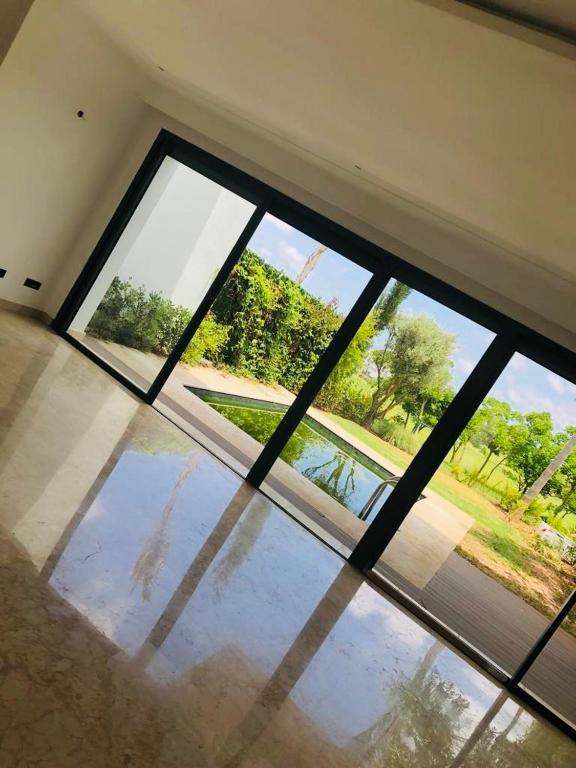 Κήπος έξω από το Villa with Pool, Golf View