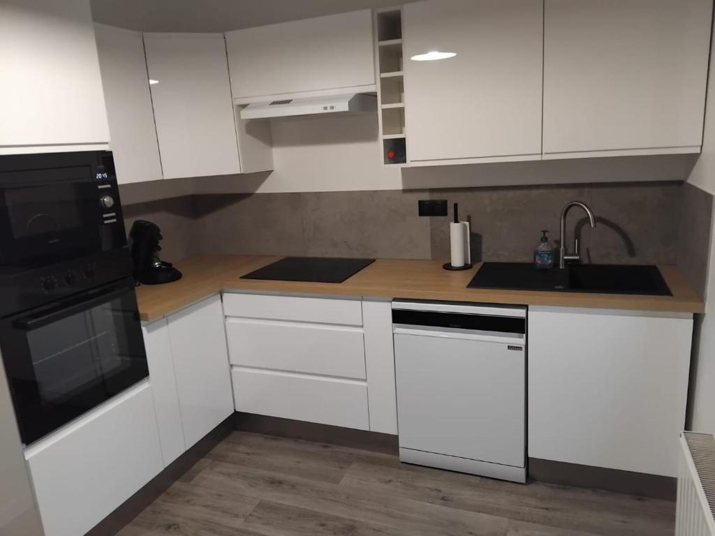 Η κουζίνα ή μικρή κουζίνα στο Villa Fanfan à proximité du circuit des 24H du mans