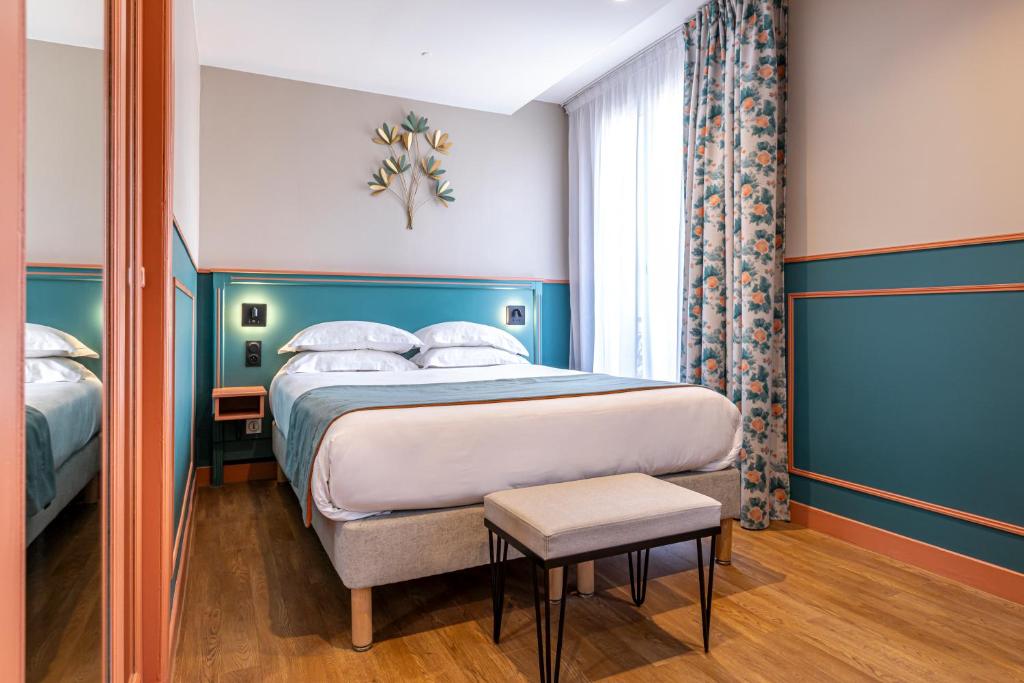 
Classic Queen Room with Garden View
