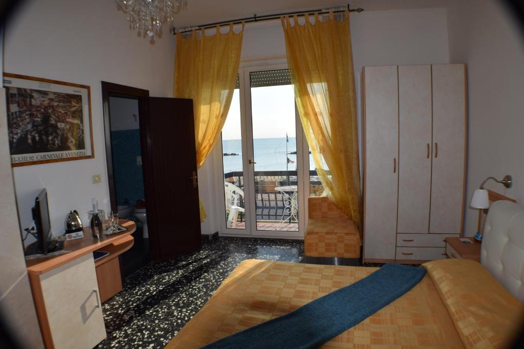Hotel Rosa Meublé - Deluxe Doppelzimmer Mit Balkon Und Meerblick