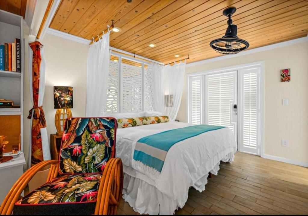 Postel nebo postele na pokoji v ubytování Twin Palms Resort