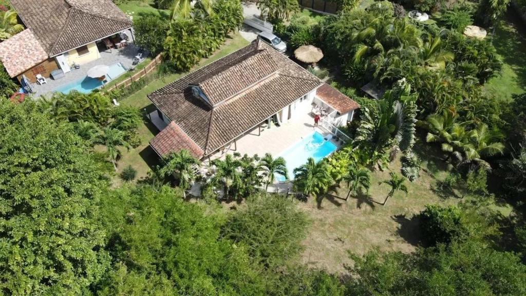 an aerial view of a house with a swimming pool at Villa confortable à Les Trois-Îlets avec piscine privée in Lazaret