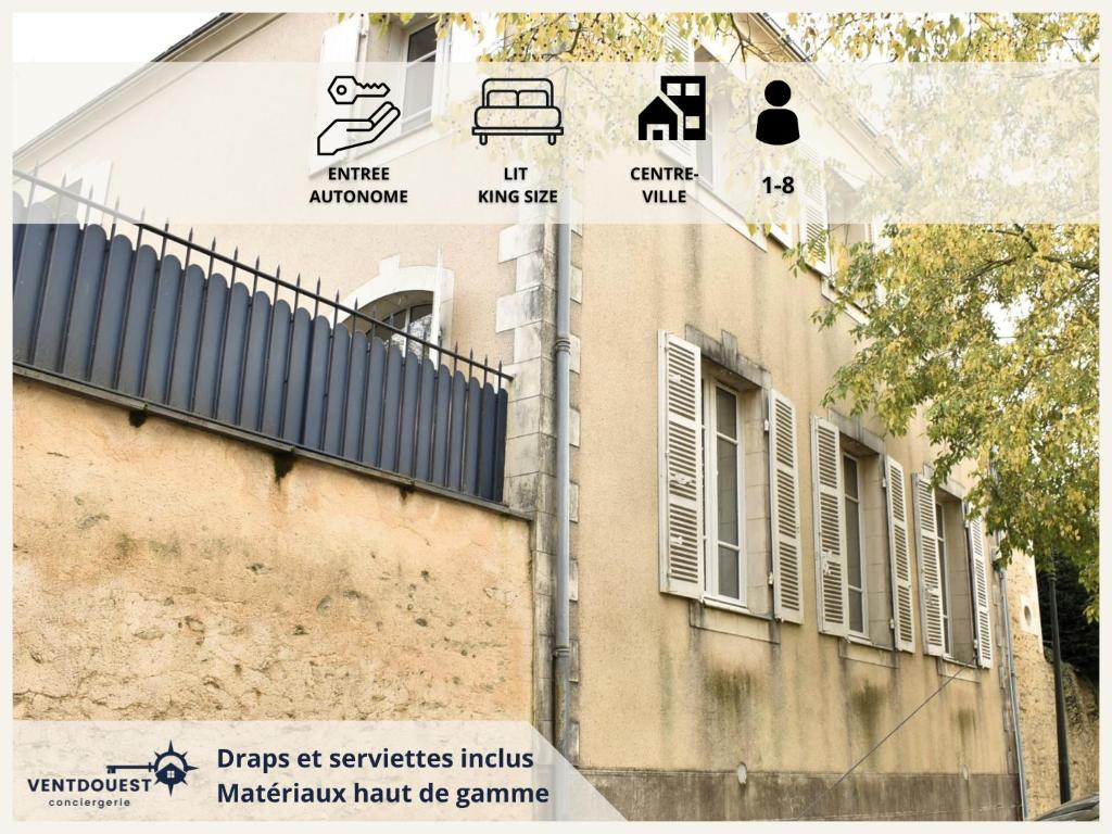 シャトー・ゴンティエにあるMaison de charme, 8 pers, centre-ville de Château Gontierの道標のある建物