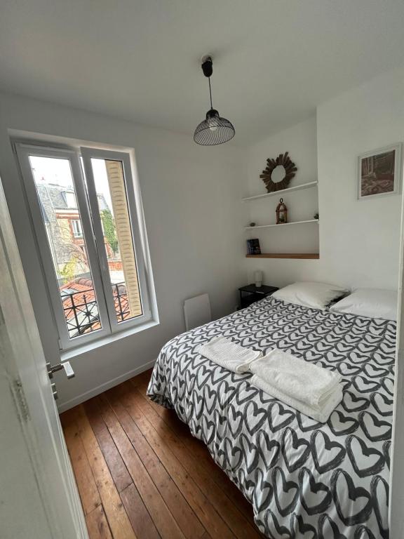 Postel nebo postele na pokoji v ubytování Résidence Montaigne appartement 3