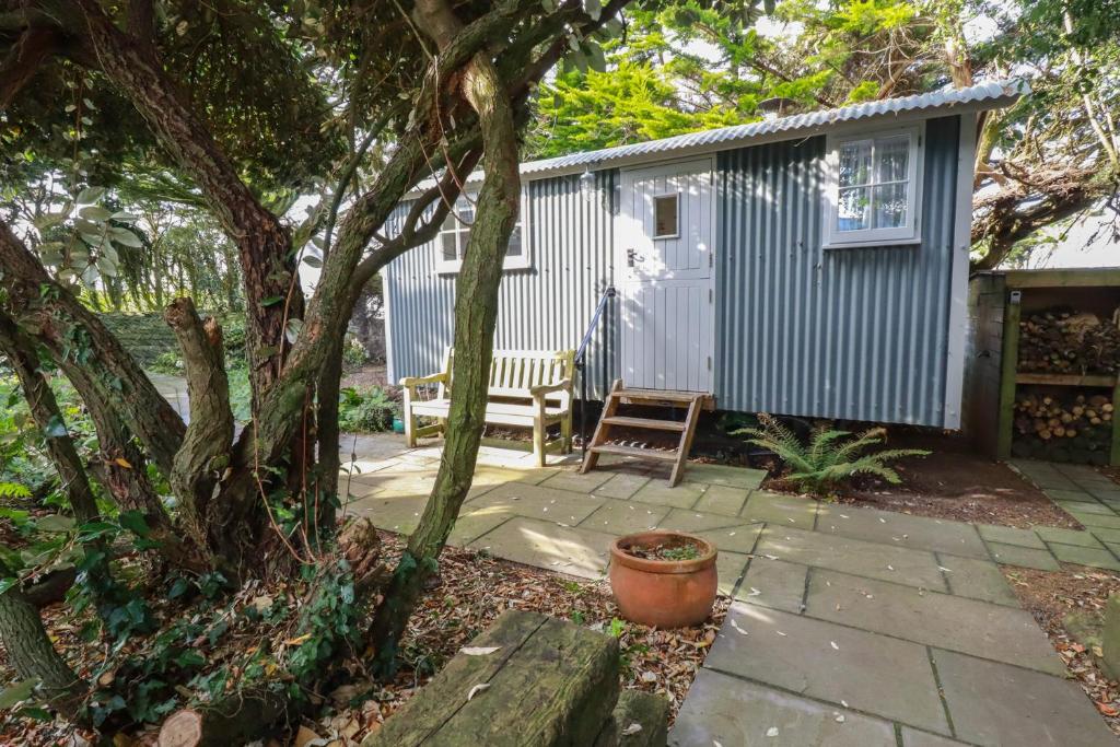 En have udenfor Hilbre Shepherd Hut