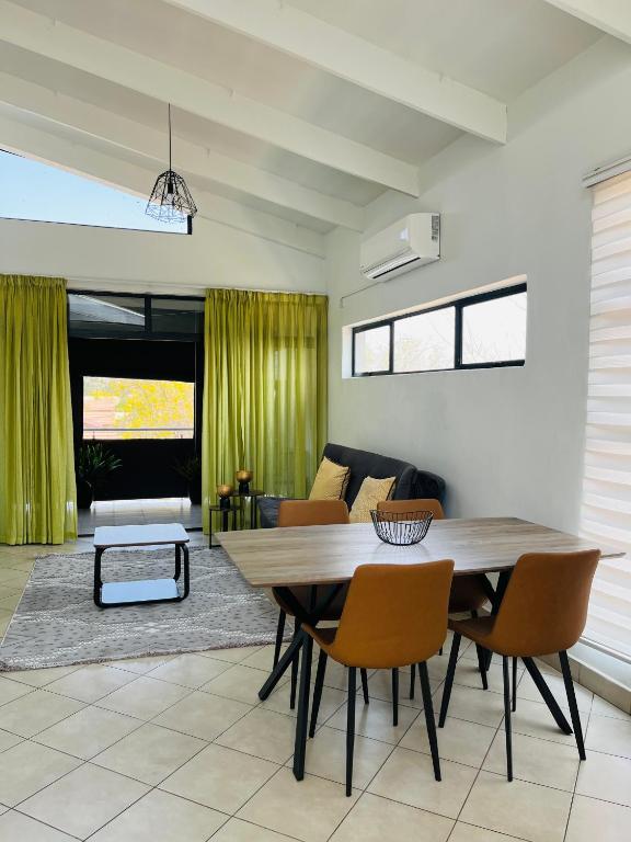 Un televizor și/sau centru de divertisment la Botumo Apartment-2