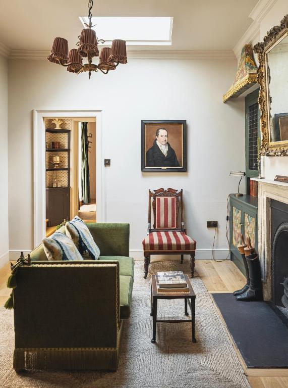 Posezení v ubytování Luxury Central Bath Apartment with Private Sauna