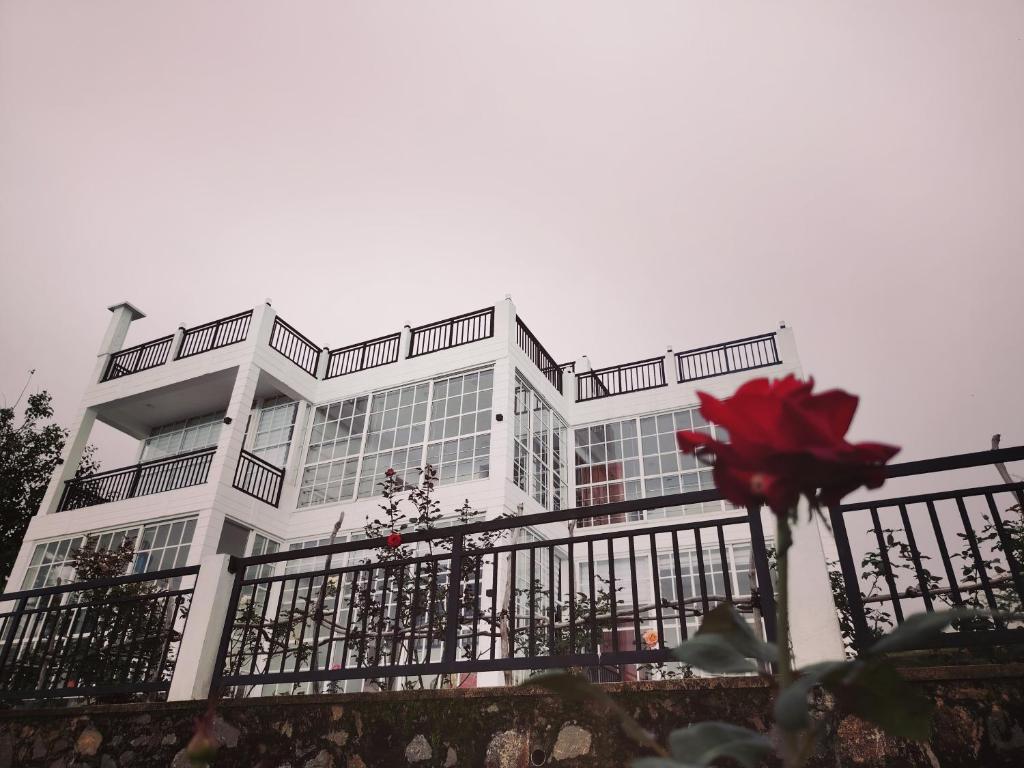 Το κτήριο όπου στεγάζεται  η βίλα