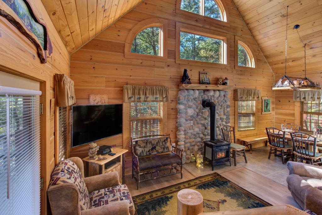 TV/trung tâm giải trí tại Appalachian Joy By Avada Properties