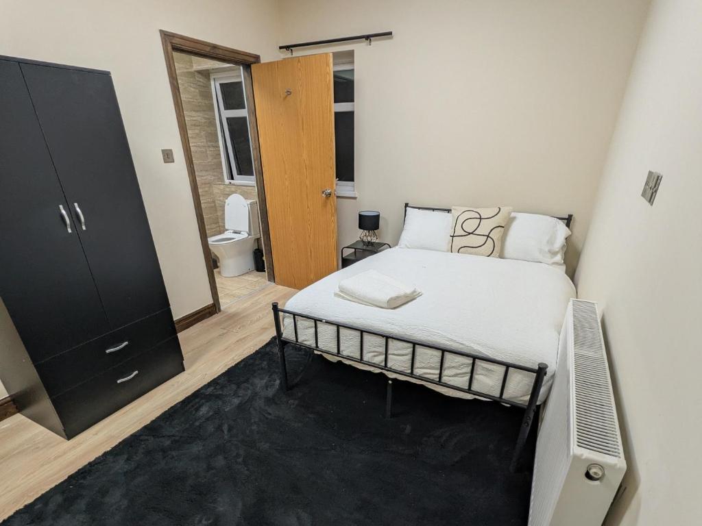a small bedroom with a bed and a bathroom at Allen's property in Birmingham