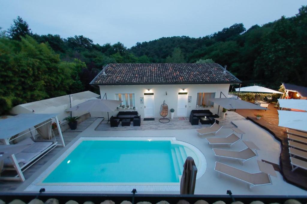 Photo de la galerie de l'établissement Borgo Lago Di Garda Flat 5, à Castel Venzago