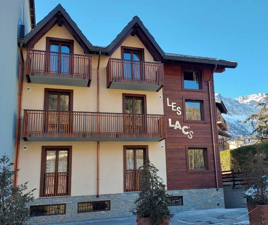 a building with balconies on the side of it at Residence Les Lacs in Bardonecchia
