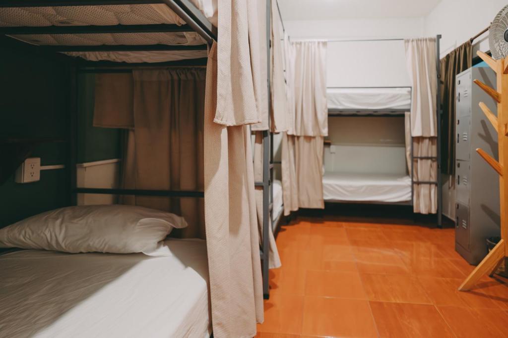 Hotel Posada Girasol - Posto Letto In Dormitorio Misto Con 6 Letti