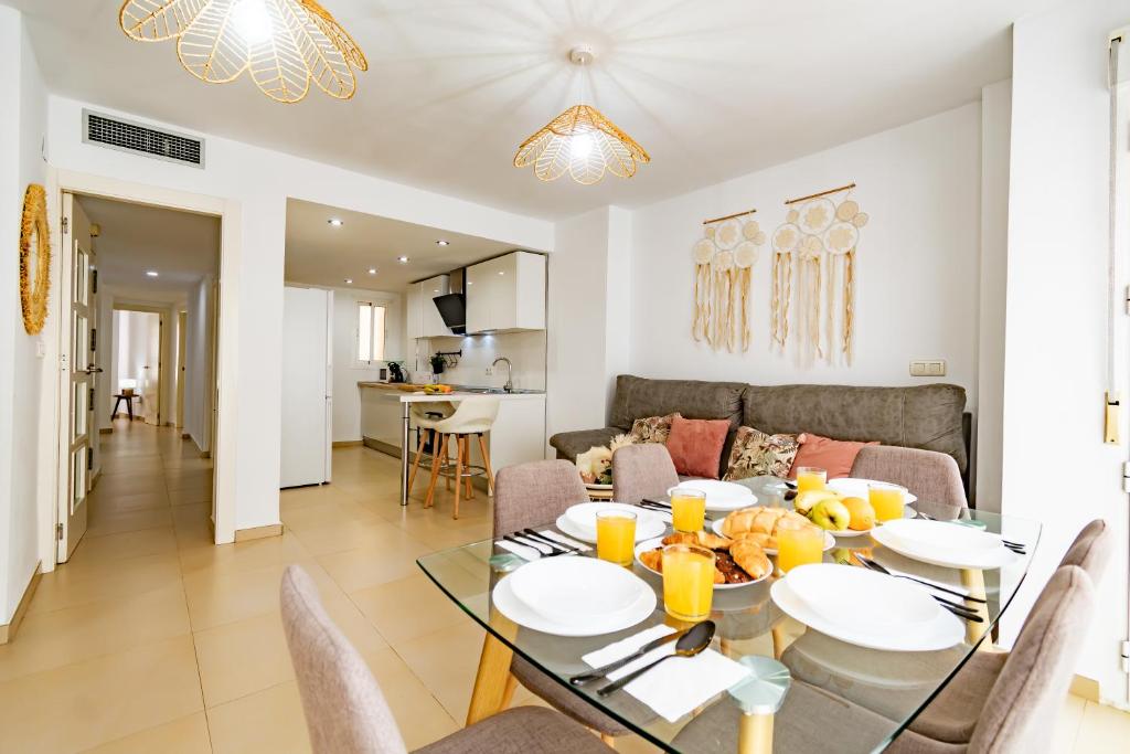 a dining room and living room with a table and chairs at Avenida Principal junto a la Playa - by Aloha Palma in Águilas