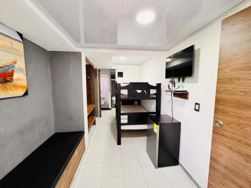 a small apartment with a bunk bed in a room at Alojamientos SH in San Andrés