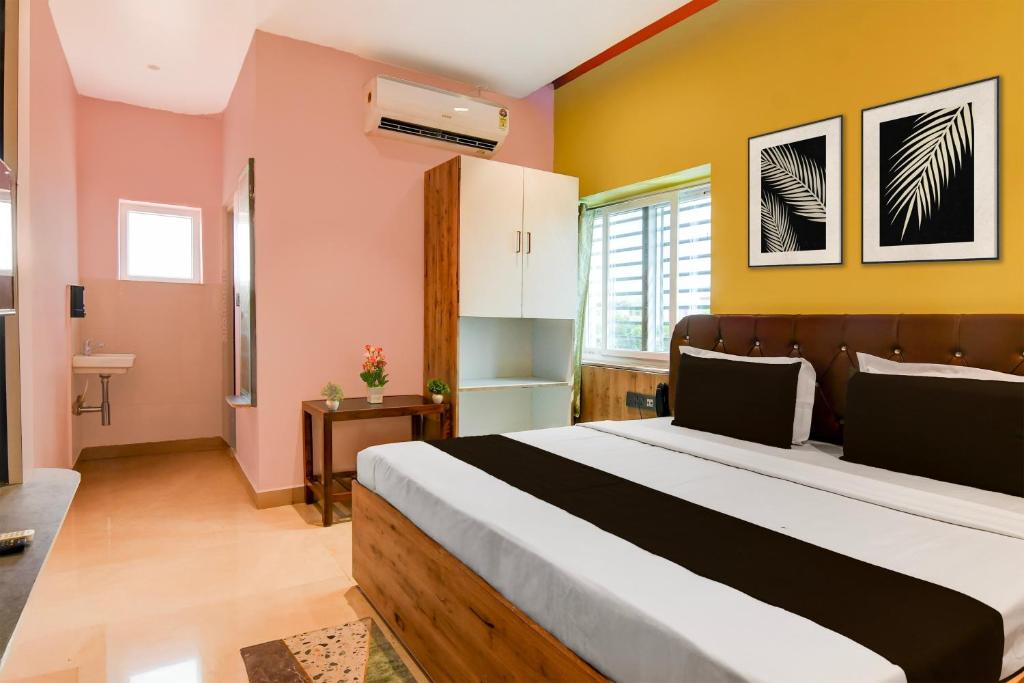 Postel nebo postele na pokoji v ubytování Hotel O PALLAVI INN