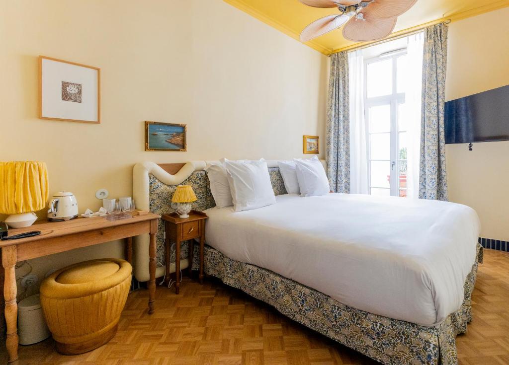 
Comfort Room with Terrace
