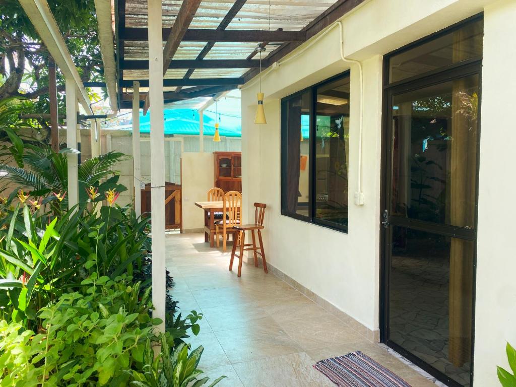 Pura Vida Boutique Apartments - Driepersoonskamer Met Uitzicht Op De Tuin