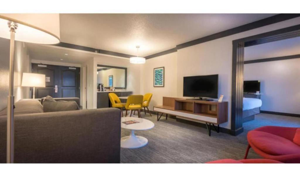 OYO Hotel and Casino Las Vegas - 