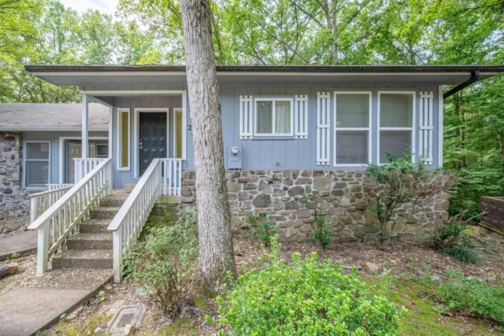 Το κτήριο όπου στεγάζεται  η παραθεριστική κατοικία