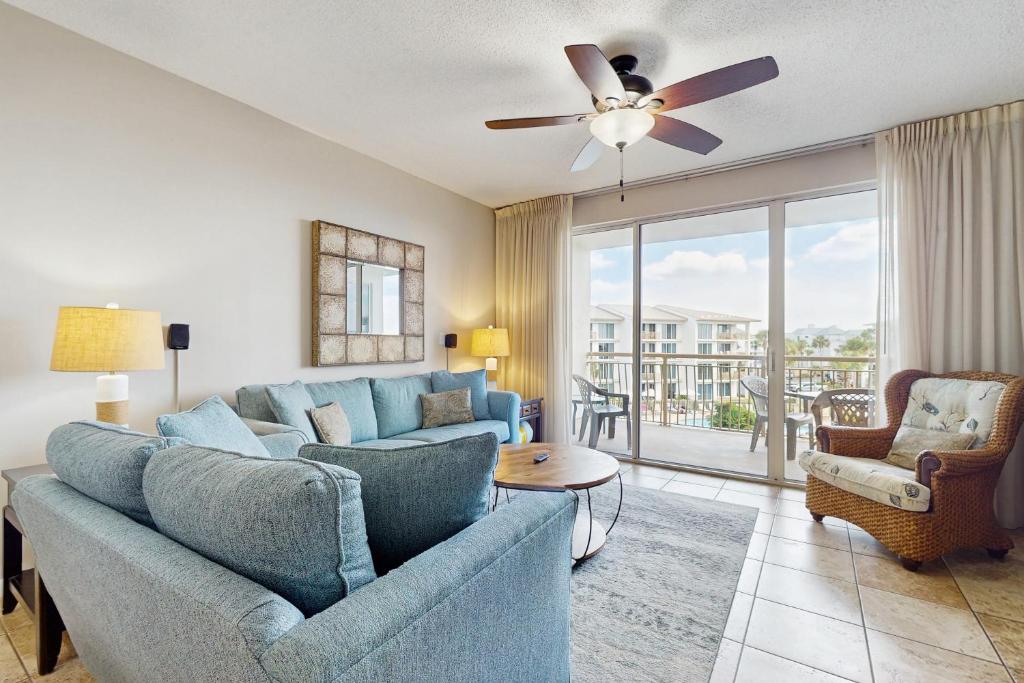 Χώρος καθιστικού στο High Pointe 3333