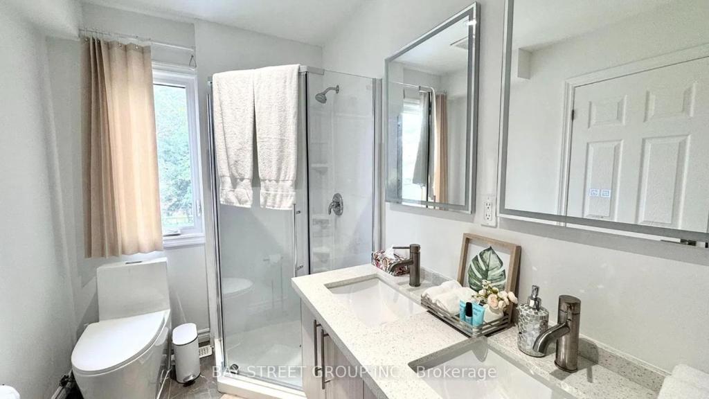 Bentley Commons Fallsview - Luxury 4 Bedroom 4 Bath Townhouse - Resim 39