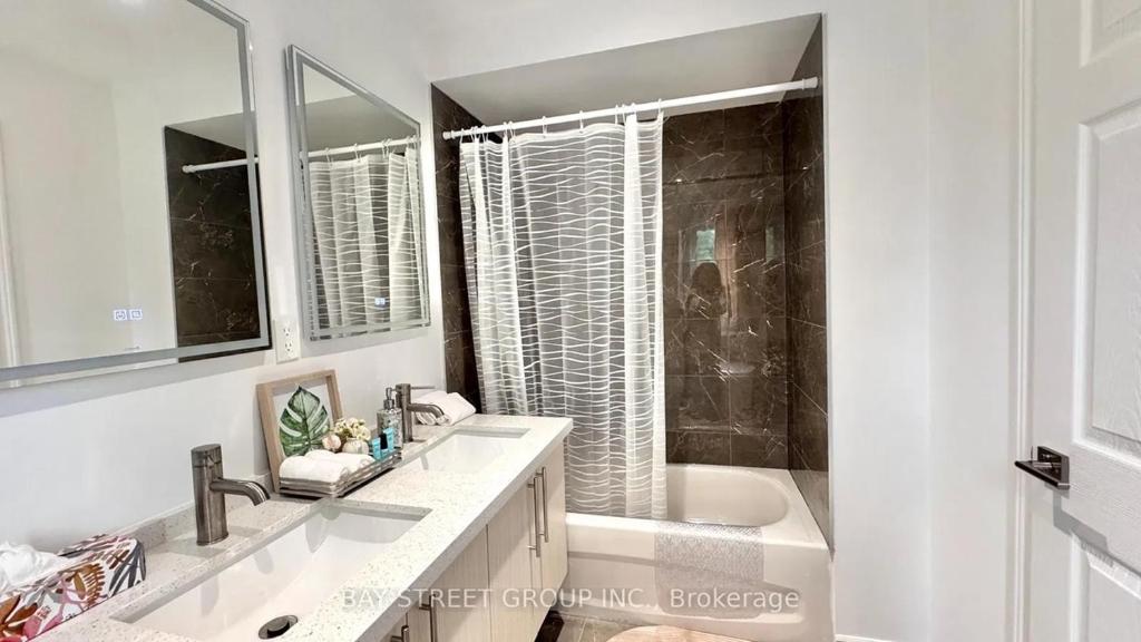 Bentley Commons Fallsview - Luxury 4 Bedroom 4 Bath Townhouse - Resim 40