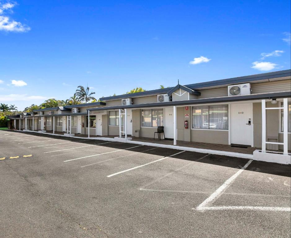 an empty parking lot in front of a building at Arkana Motel in Maryborough