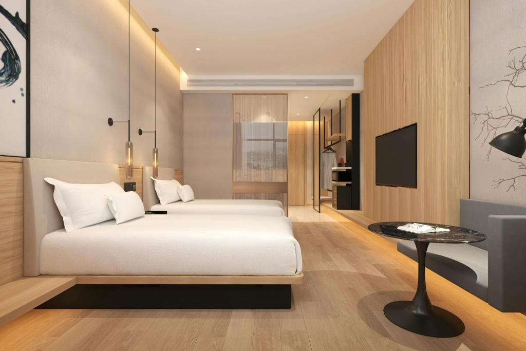 Postel nebo postele na pokoji v ubytování Fairfield by Marriott Shanghai Hongqiao