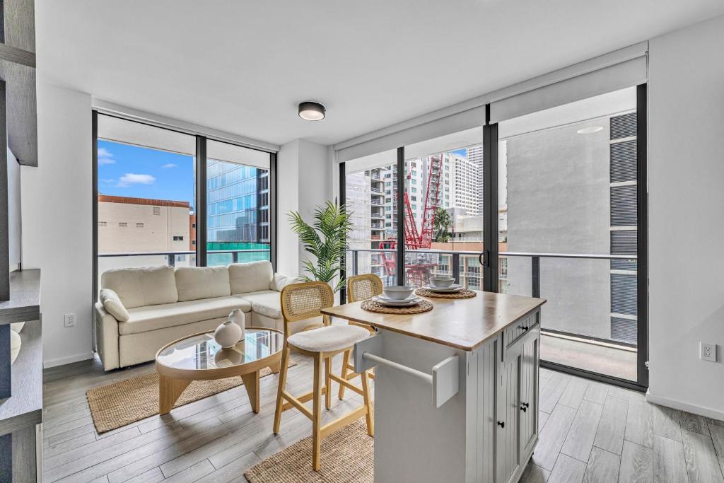 Балкон или терраса в The Casas Collection at Alea Miami - Modern Designer Studios