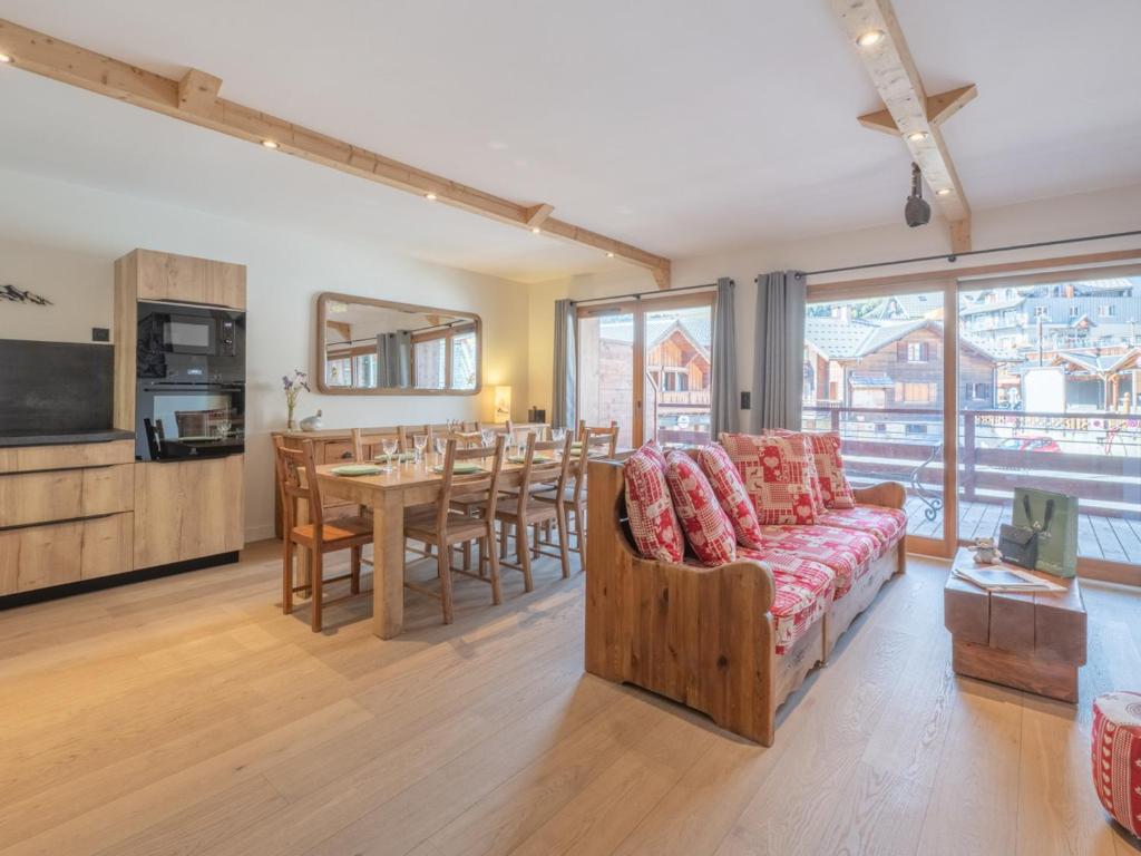 a living room with a couch and a table at Appartement skis aux pieds avec 8 couchages à l'Alpe d'Huez - FR-1-645-96 in L'Alpe-d'Huez