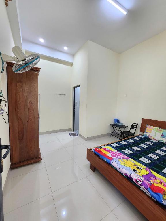 a bedroom with a bed and a phone on the wall at Nhà Nghỉ Homestay Chân Đất in Ấp Bình Hưng