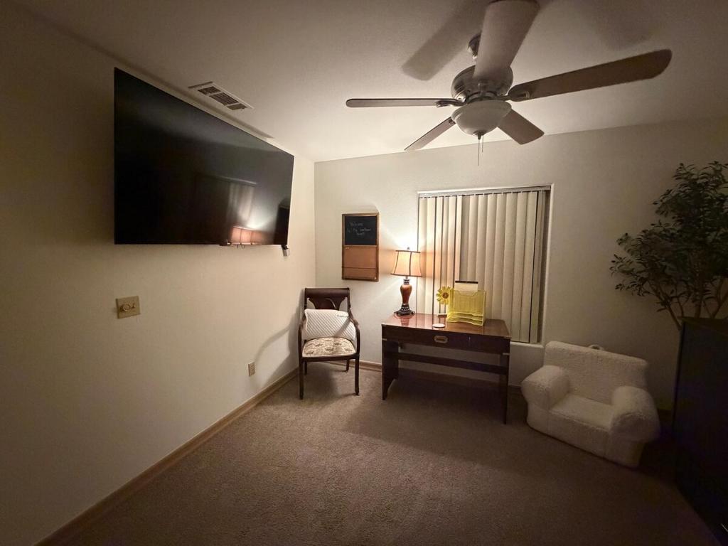 TV/Unterhaltungsangebot in der Unterkunft Joshua Tree Luxury Stay 5 mins from park