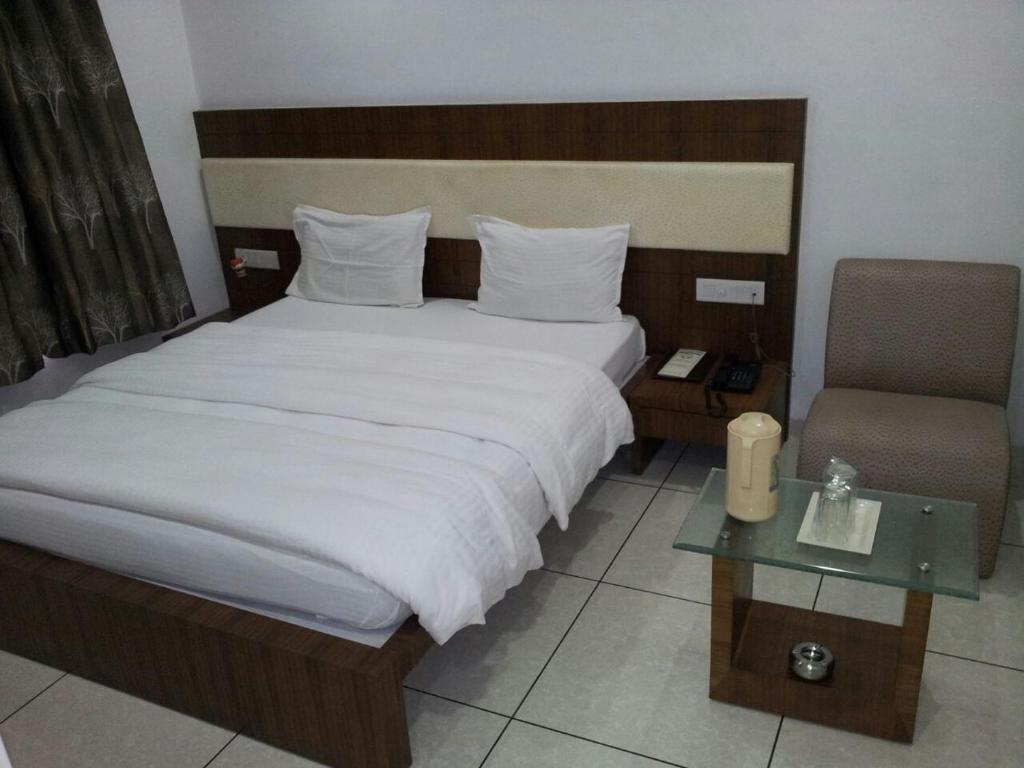 Postel nebo postele na pokoji v ubytování Hotel Apex Inn