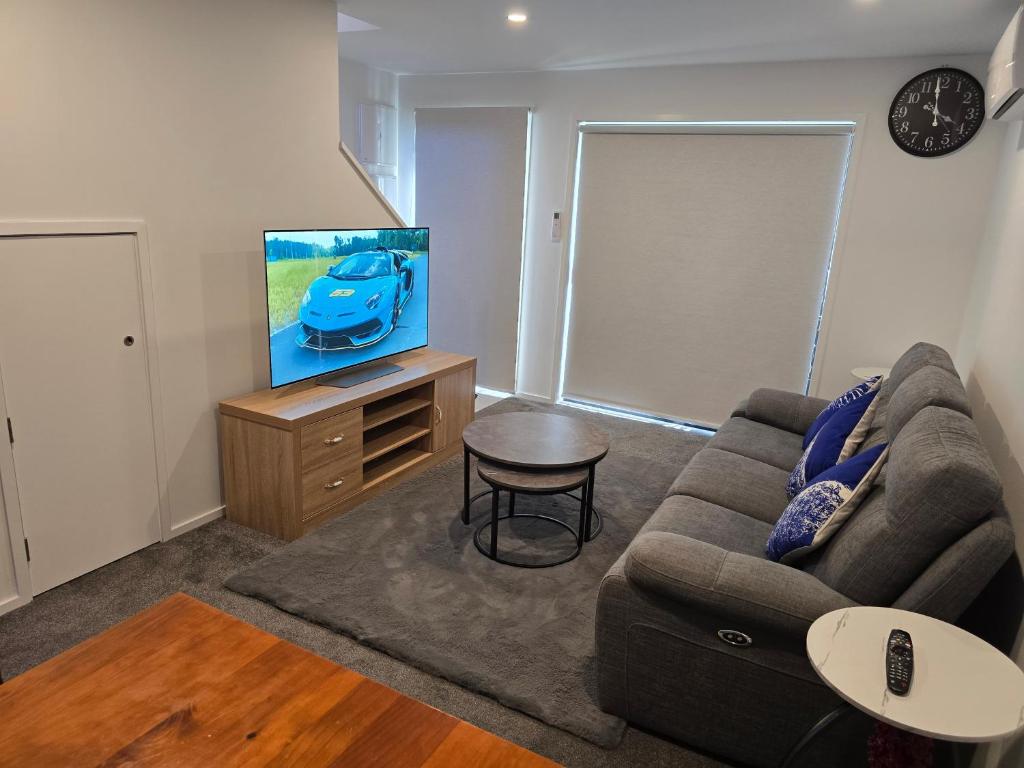 Modern 3-Level City Apartment Prime Cashel Street - Resim 1