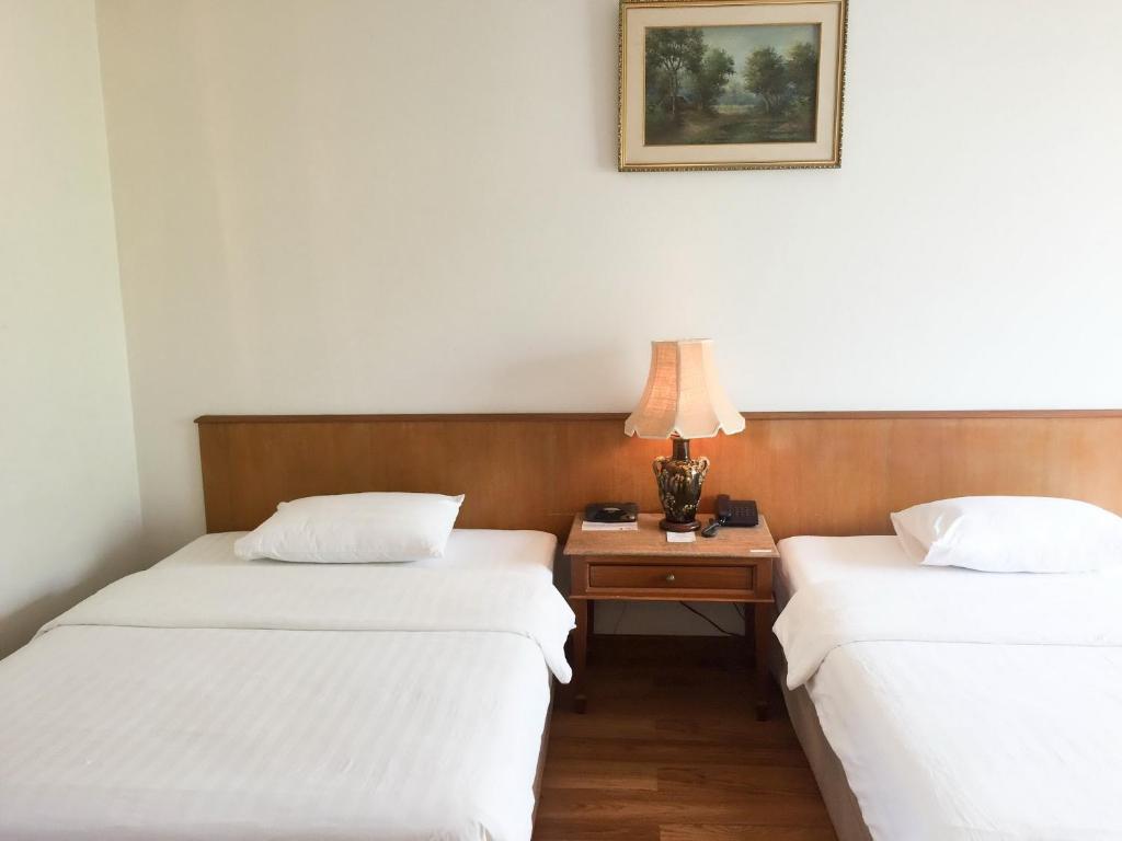Postel nebo postele na pokoji v ubytování Sirin Hotel Hua Hin
