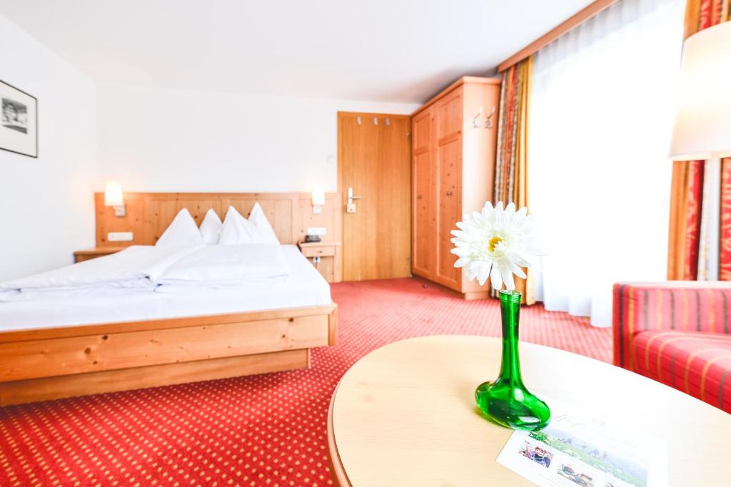 Postel nebo postele na pokoji v ubytování Hotel-Pension Hoferhaus