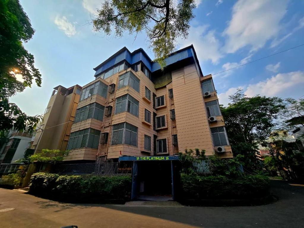 - un grand bâtiment au rez-de-chaussée dans l'établissement The Platinum Saltlake, à kolkata