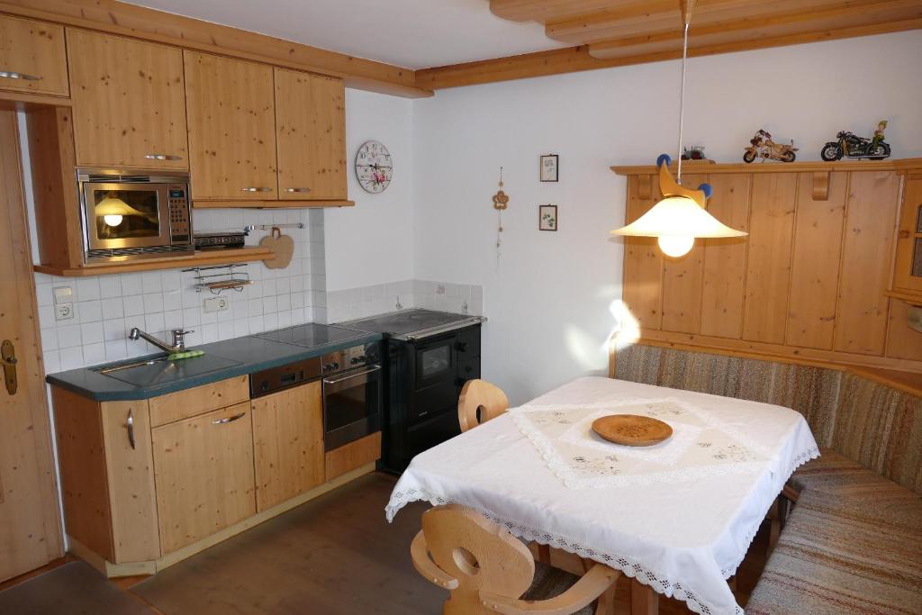 Kuchyňa alebo kuchynka v ubytovaní Ferienwohnung Moser