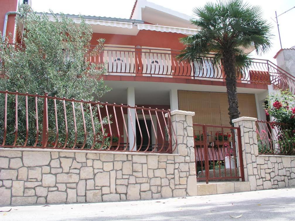 Budova, v ktorej sa apartmán nachádza