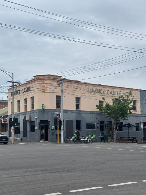 Το κτήριο όπου στεγάζεται  το hostel