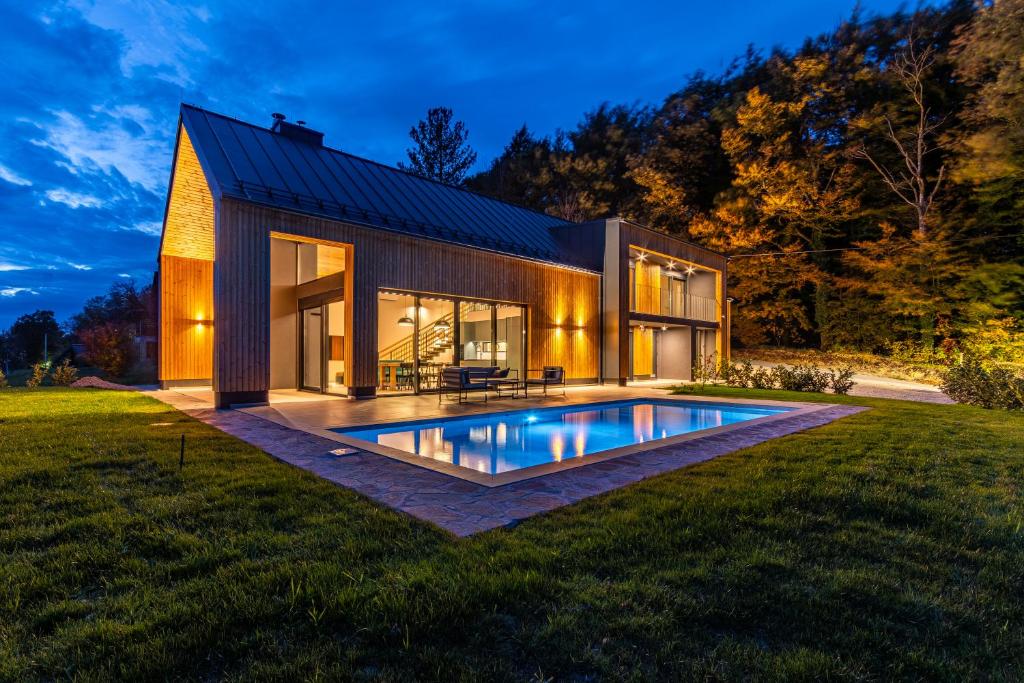 a house with a swimming pool in the yard at Blacksmith house in Varaždinske Toplice
