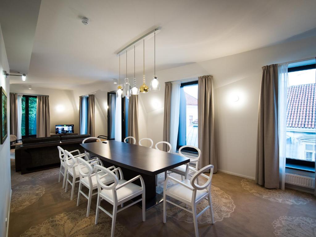 TV a/nebo společenská místnost v ubytování Lydia Hotel