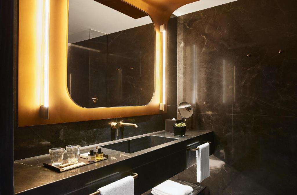 
King Suite with City View
