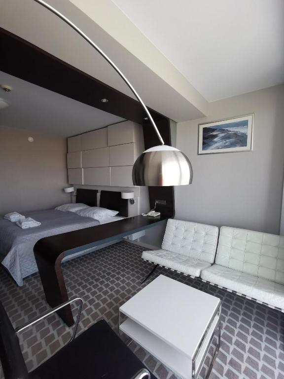 Postel nebo postele na pokoji v ubytování Hotel Marine Apartament prywatny