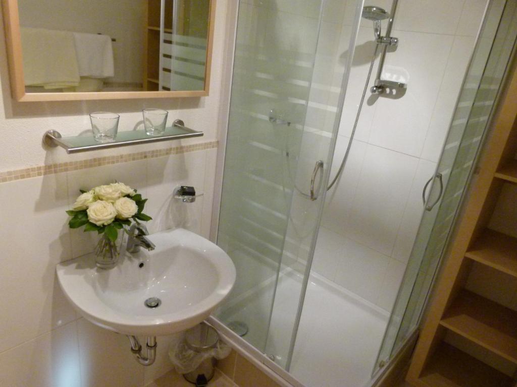 Koupelna v ubytování Hotel Fischachstubn