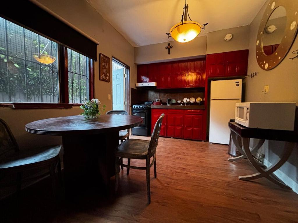 Nhà bếp/bếp nhỏ tại Trendy AP with Digital workspace ownmodem Ethernet